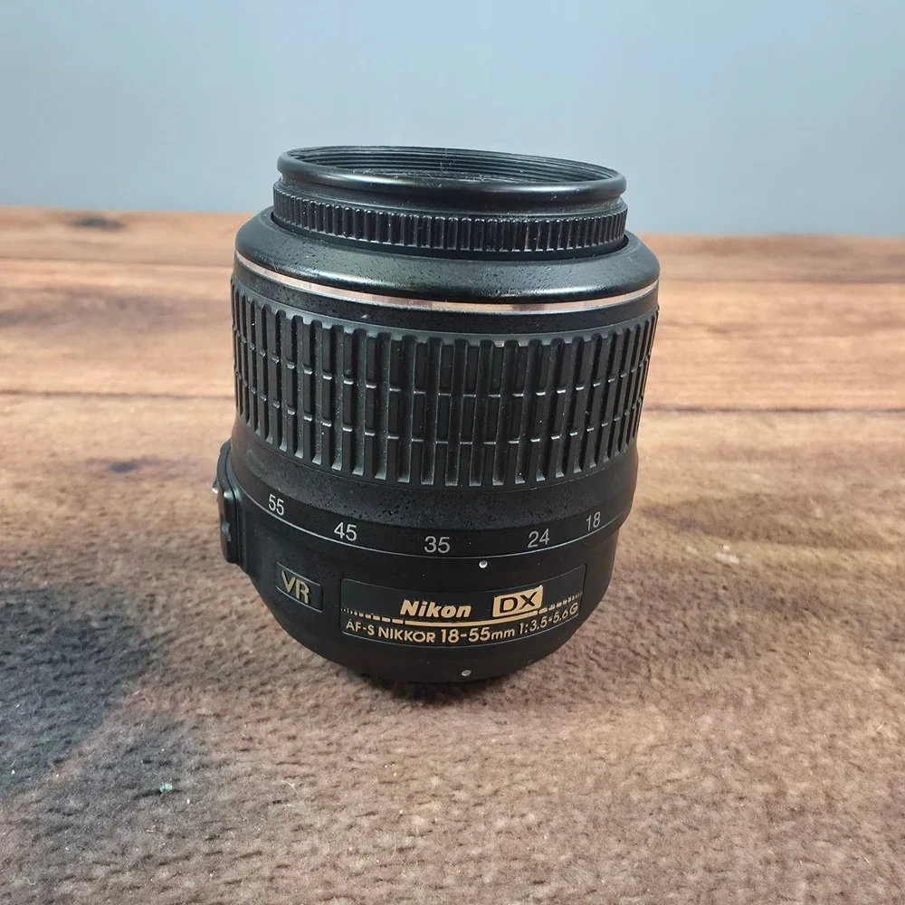 Nikon AF-S DX Nikkor 18-55mm f/3.5-5.6G VR Lens Black Good Vibration Reduction